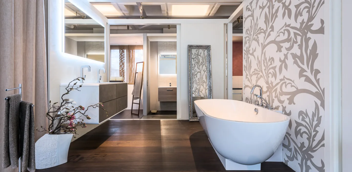 Badewanne in der Badausstellung des Sanitär- und Heizungshandwerksunternehmens Mundle GmbH in Sindelfingen.