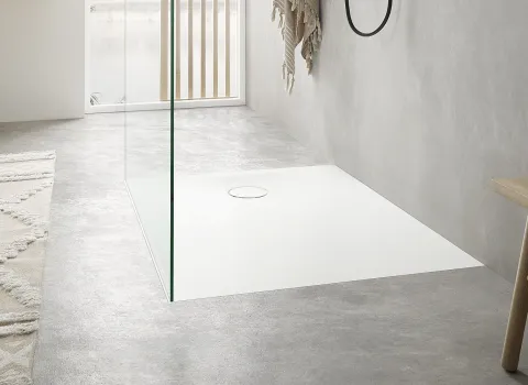 Dusche mit bodenebener Duschfläche aus Mineralguss von Mauersberger.