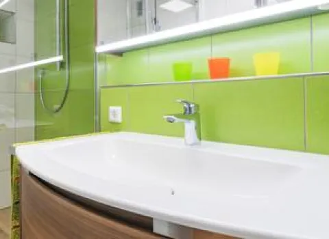Kompaktbad in Grün