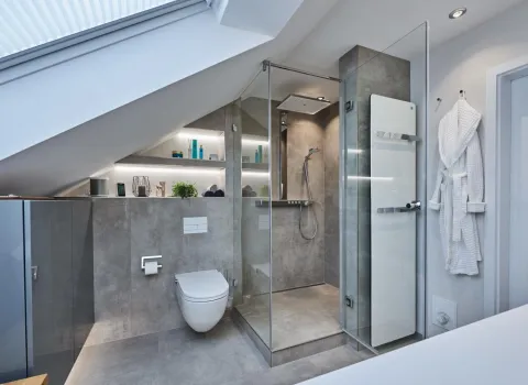 Modernes Dachbad