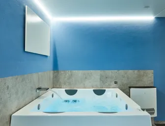 Wellnessbad Laun Whirlpool