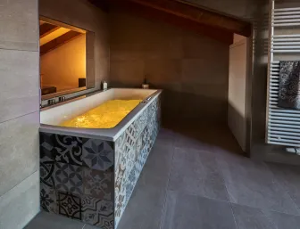 Wellnessbad Whirlwanne Gelb