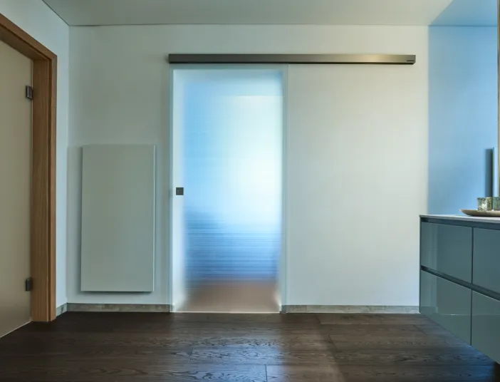 Wellnessbad Laun Schwebetür